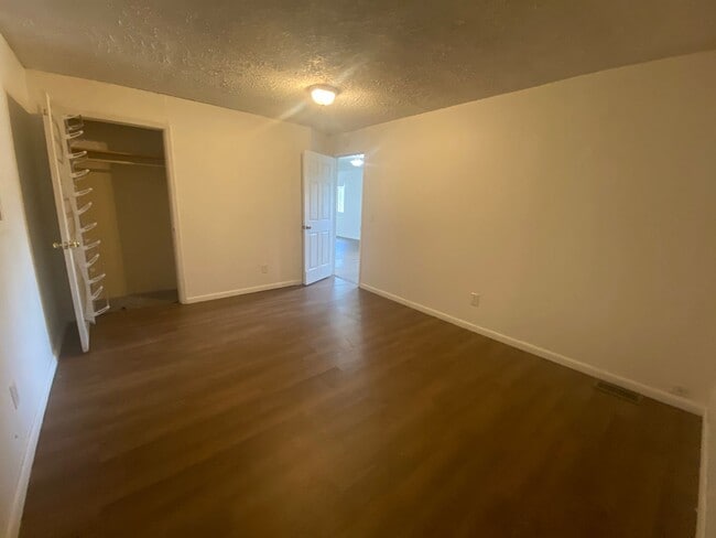 Building Photo - 2 Bedroom Apartment Near Downtown Bloomington, IN