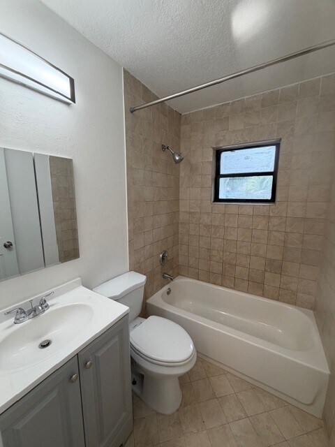 Building Photo - 500 NW 8th Ct