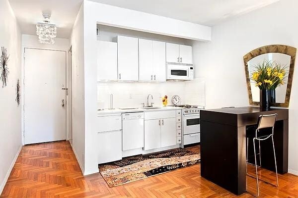 Building Photo - 301 W 57th St