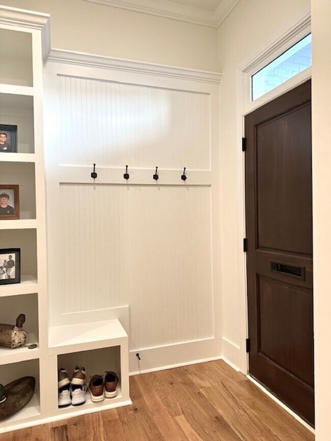 Building Photo - LUXURY TOWNHOME IN FOREST ACRES