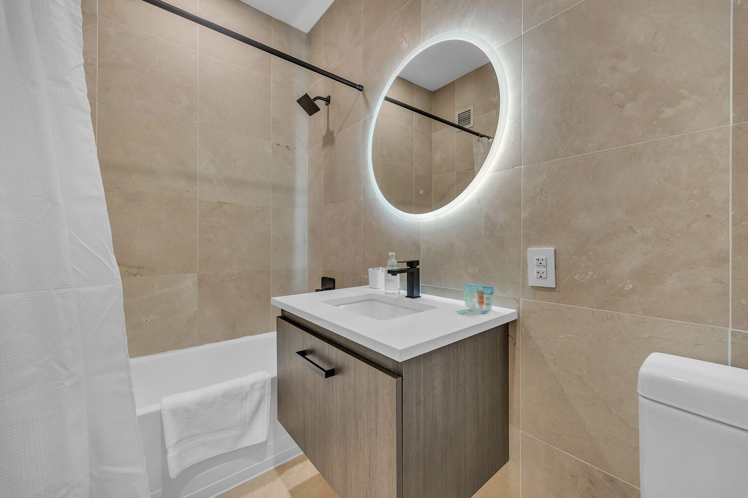 Building Photo - 95 Wall St