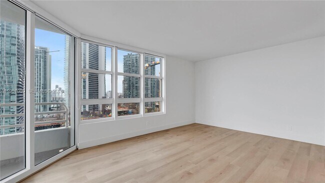 Building Photo - 555 NE 34th St