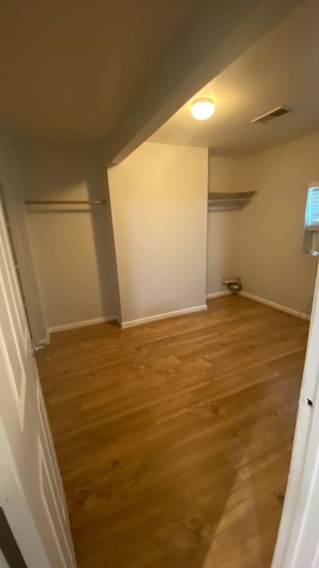 Building Photo - 1918 Oleander