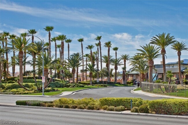 Building Photo - 719 Orchard Course Dr