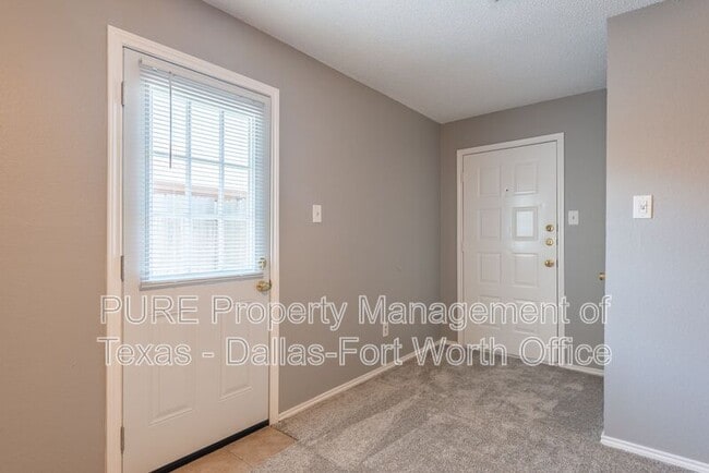 Building Photo - 731 Bluebonnet Dr