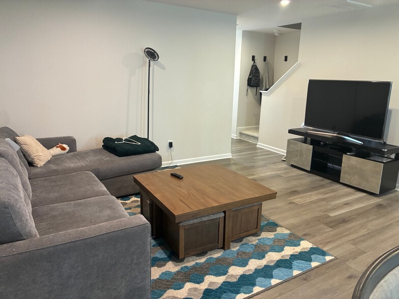 Building Photo - Room in Townhome on Tarik Ln