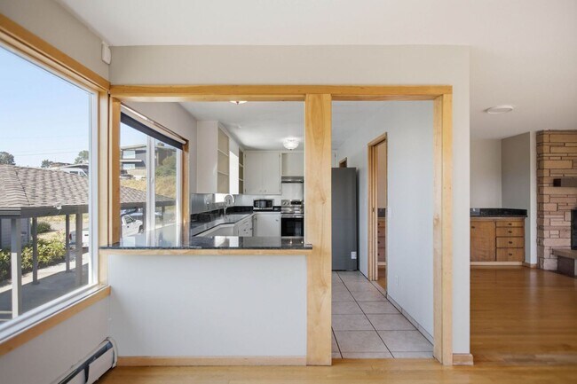 Building Photo - Spacious 4 Bed 2.5 Bath Home with Panoramic Views in Magnolia