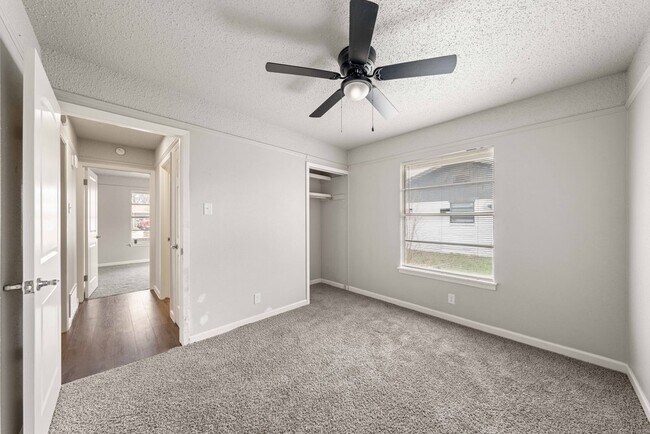 Building Photo - 4402 Seabreeze Dr