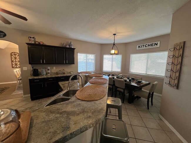Building Photo - Charming 3-Bed, 2.5-Bath Home with Cozy Fi...