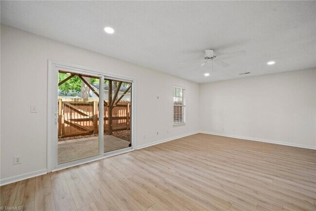 Building Photo - 4 Dunlevy Way