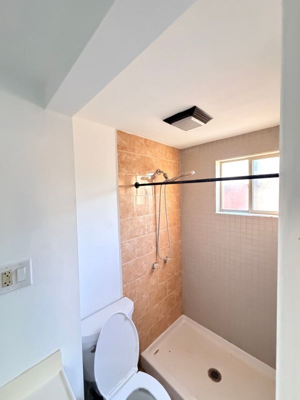 Building Photo - 5314 N Banewell Ave