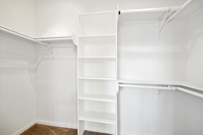 Building Photo - 2402 Calumet St