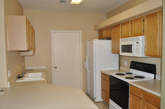 Building Photo - 6009 Castlegate Dr W