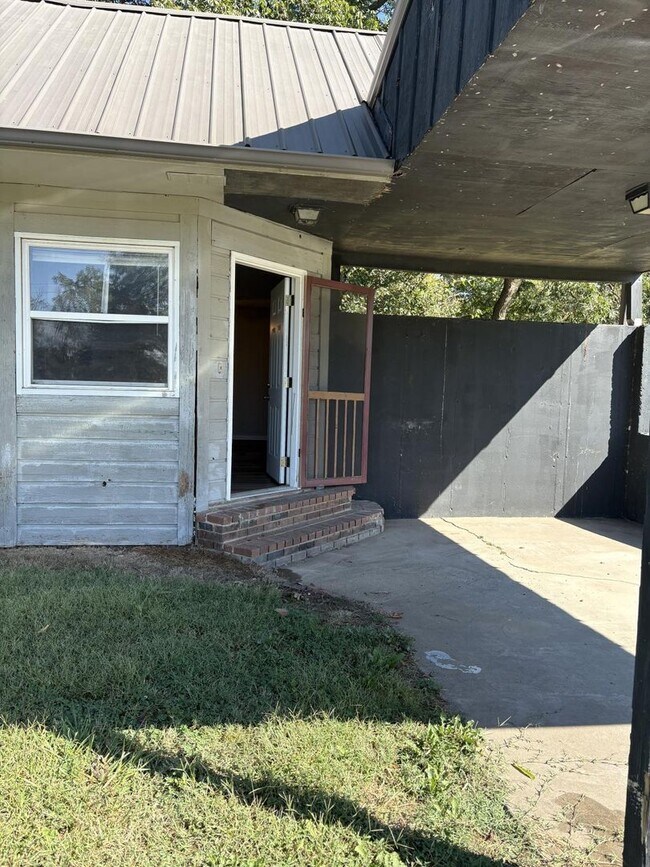 Building Photo - 13950 E Nutmeg Rd