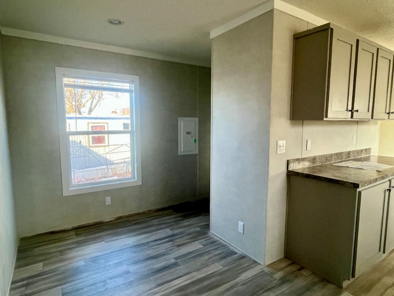 Building Photo - 1405 Elm Hills Blvd