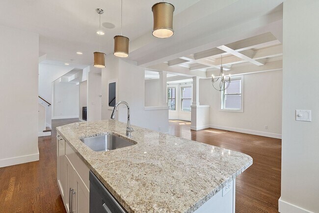 Building Photo - 3739 Hyde Park Ave