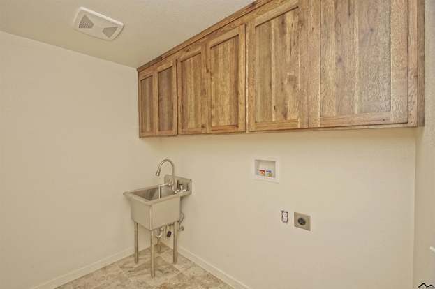 Building Photo - 8435 Buena Vista Ave