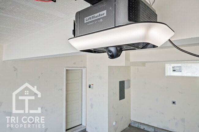 Building Photo - 140 E Lavalle-