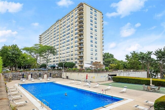 Building Photo - 2625 Park Ave