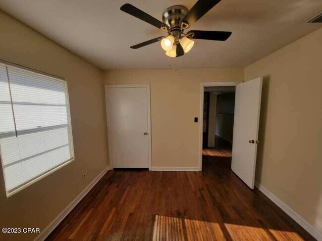 Building Photo - 209 Harris Ave