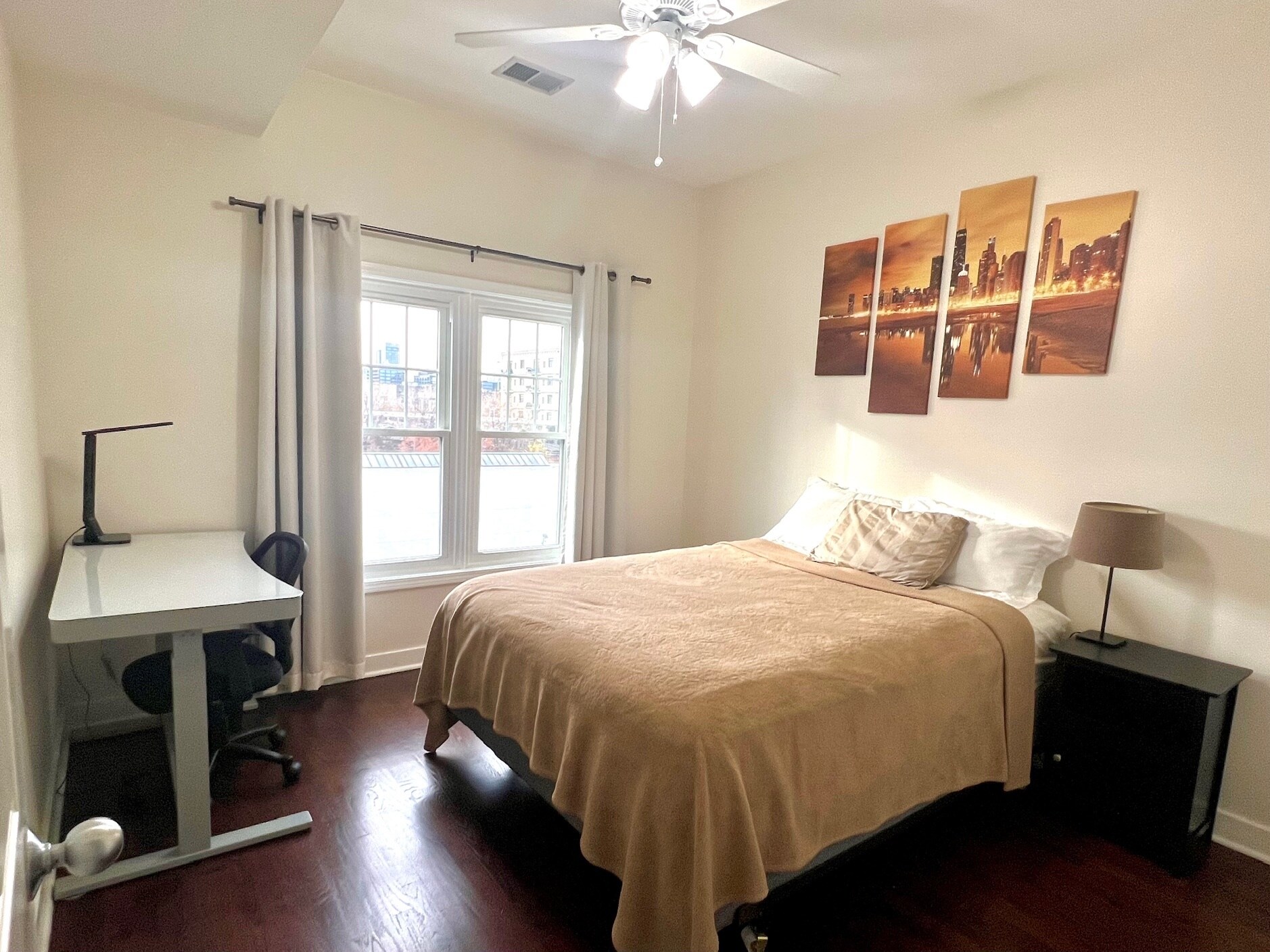 Building Photo - 811 W Superior St