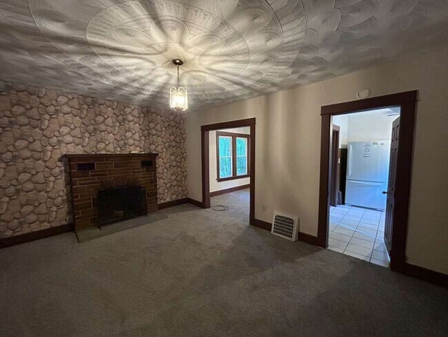 Building Photo - 377 Talbot Ave