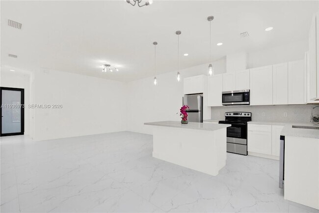 Building Photo - 68 Organ St