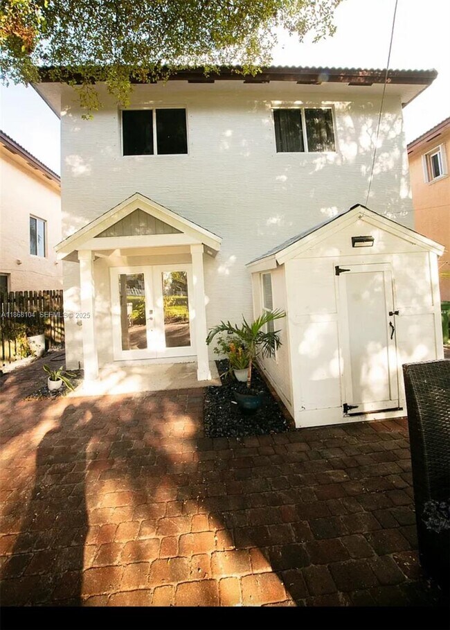 Building Photo - 1112 NE 41st Ave