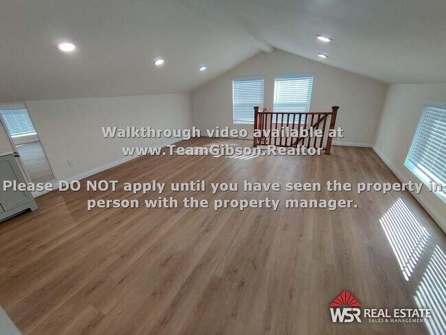 Building Photo - 1 Bedroom, 1 Bathroom with a large loft Ba...