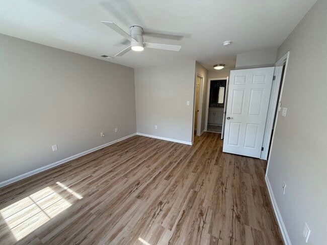 Building Photo - 9 Crabapple Ct