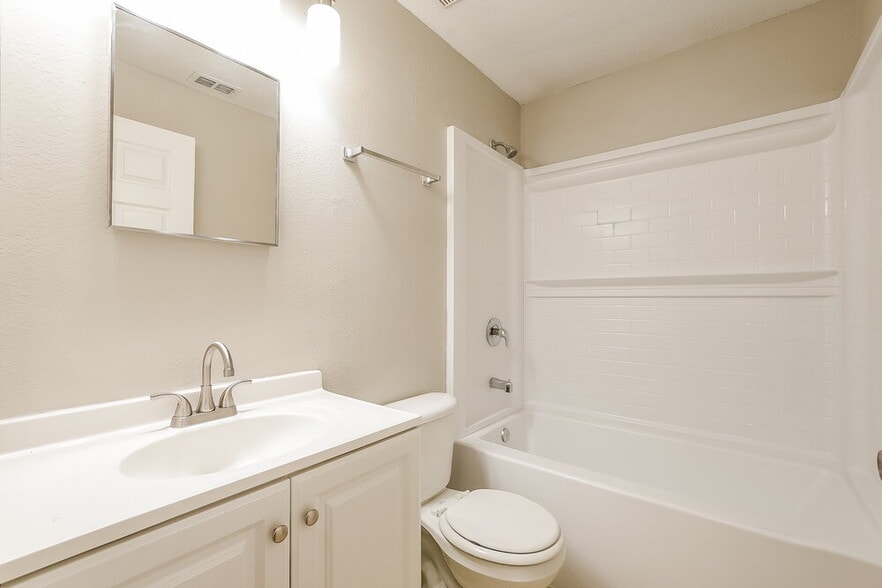 Building Photo - 12916 Los Alamitos