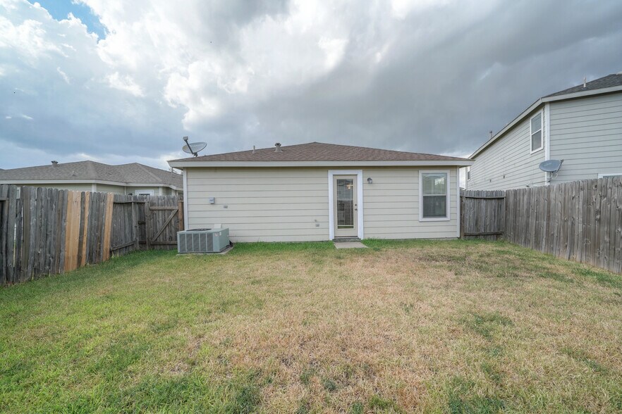 Building Photo - 20727 Cypress Crescent Ln