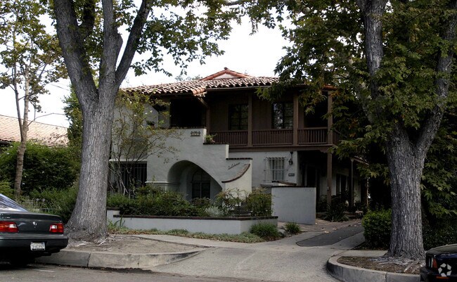 Primary Photo - 1250 Harvard Ave