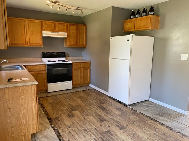 Building Photo - 3 Bedroom House in Located in Southern Gates!