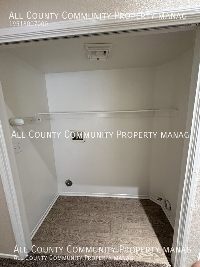 Building Photo - 39862 De Vendome Ct