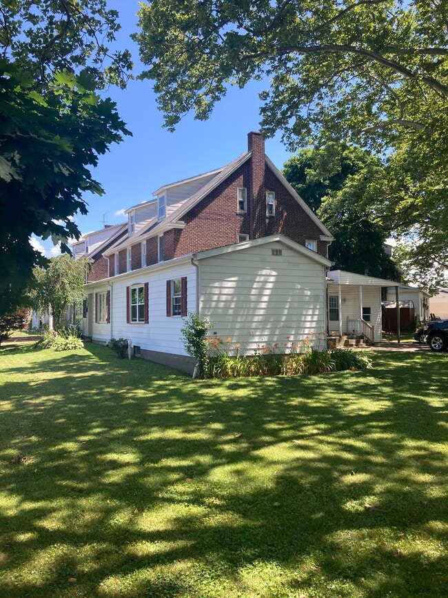 Building Photo - 4207 Iroquois Ave