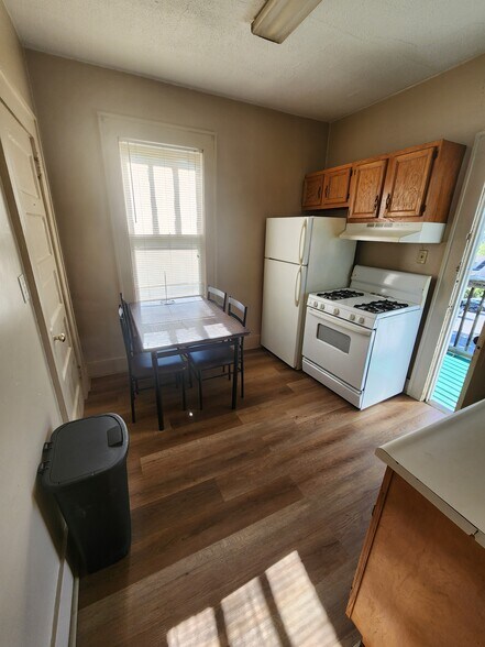 Kitchen - 701 Grant Ave