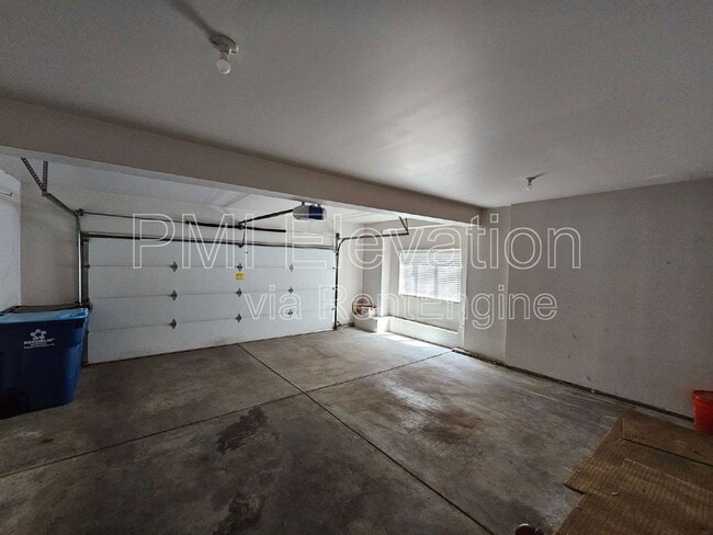 Building Photo - 6697 S Forest Way