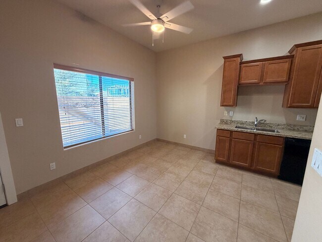 Building Photo - End Unit *Gated* Downtown Phx Townhome 2 Car Garage!