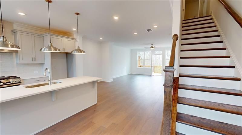 Building Photo - 125 Basil St