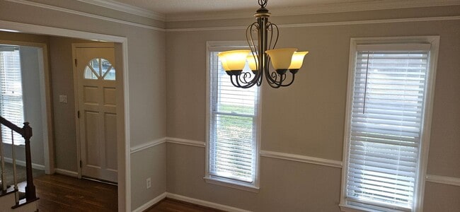 Building Photo - Beautiful, Hard to Find 4br/2.5ba in Cary! Available Now!