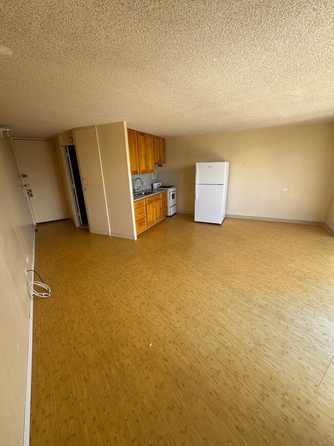 Building Photo - 750 Amana St