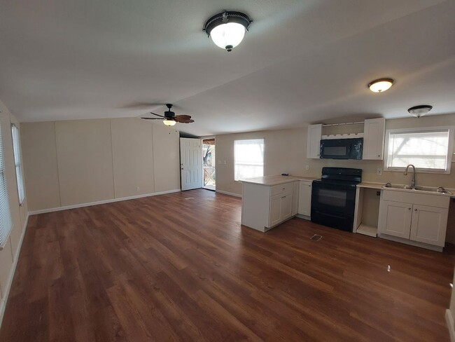 Building Photo - San Pedro Mobile Home Park- 4 Bedroom Doub...