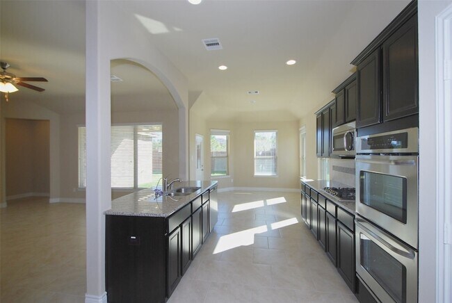 Building Photo - 5607 S Denham Ridge Ln
