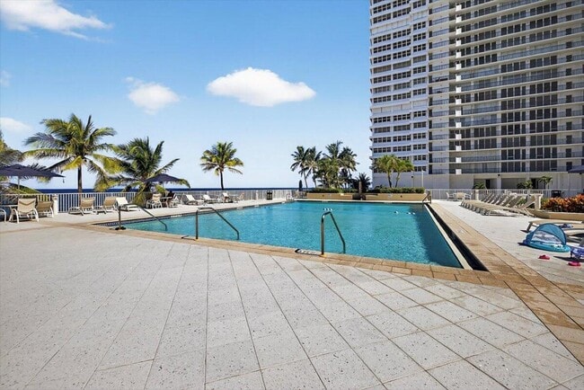 Building Photo - 4300 N Ocean Blvd