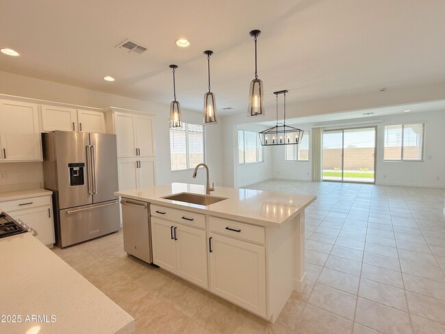 Building Photo - 14807 W Soft Wind Dr