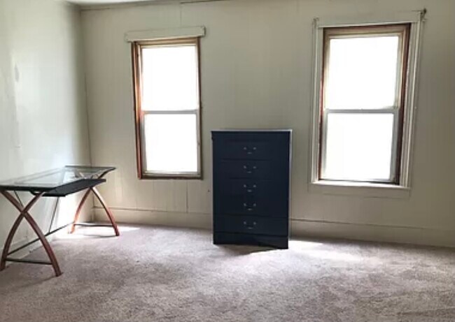 Building Photo - 71 Oak St