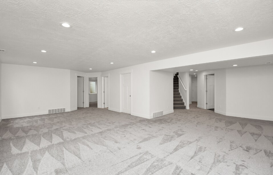 Building Photo - 1511 Lakeview Dr