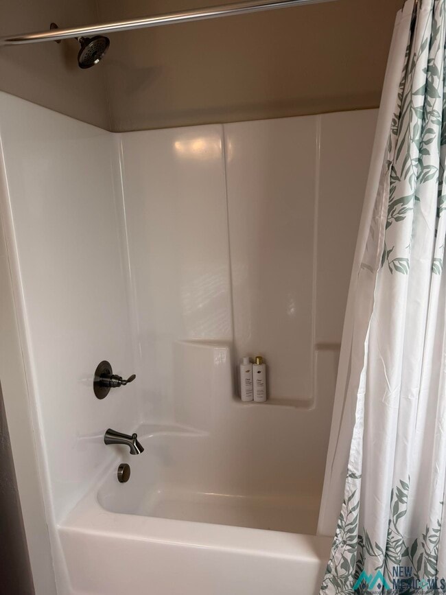 Building Photo - 2419 W Ray Ave