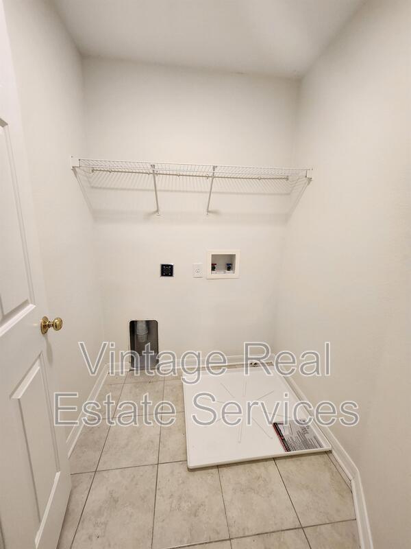 Building Photo - 9333 Stone River Pl